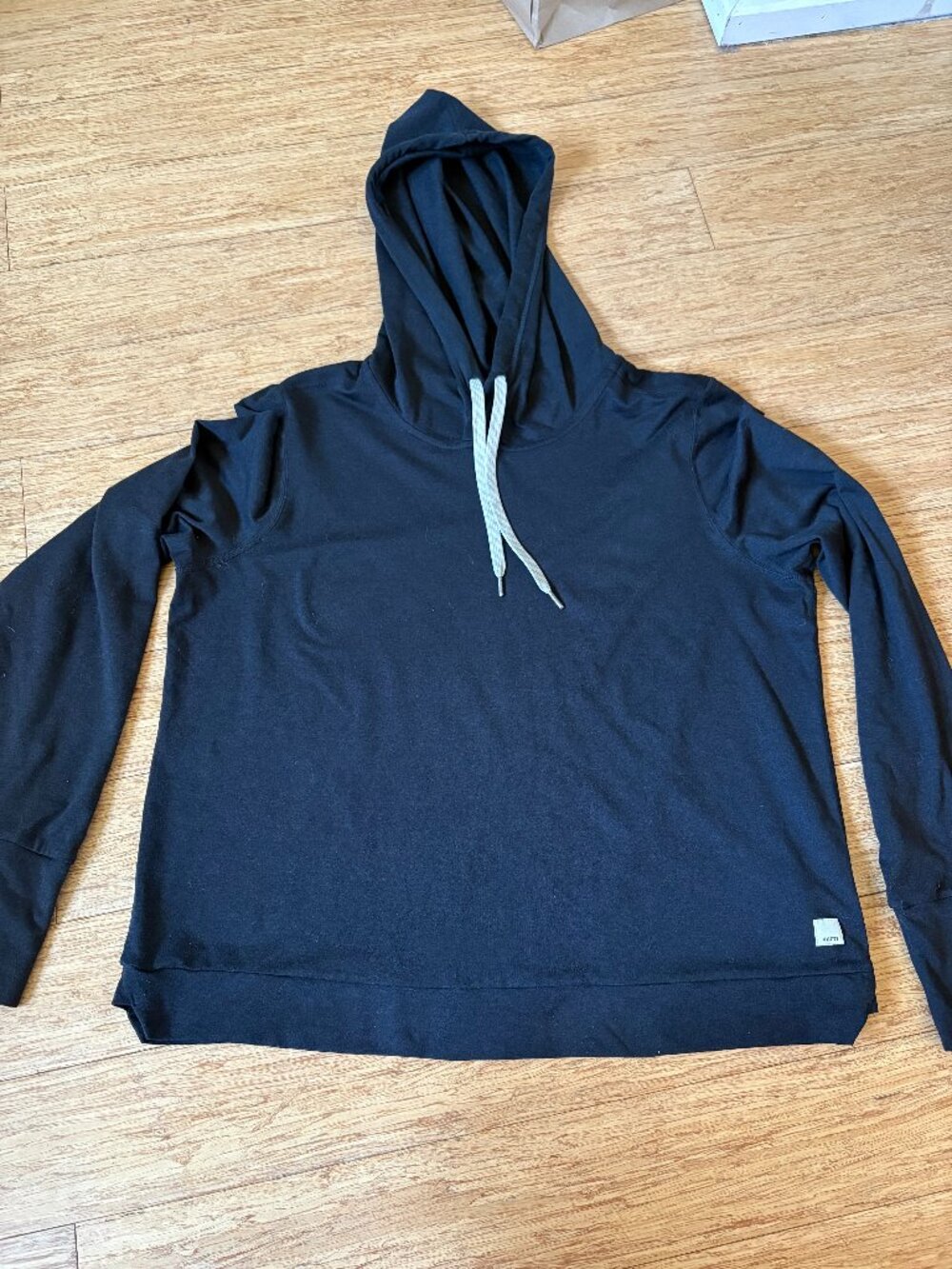 Vuori Halo Essential Hoodie Womens Medium Black Heather VW226 Cropped